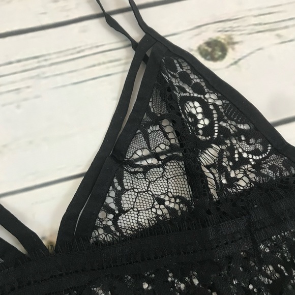 Sheer Eyelash Lace Strappy Crop Top Black & White - Picture 14 of 16